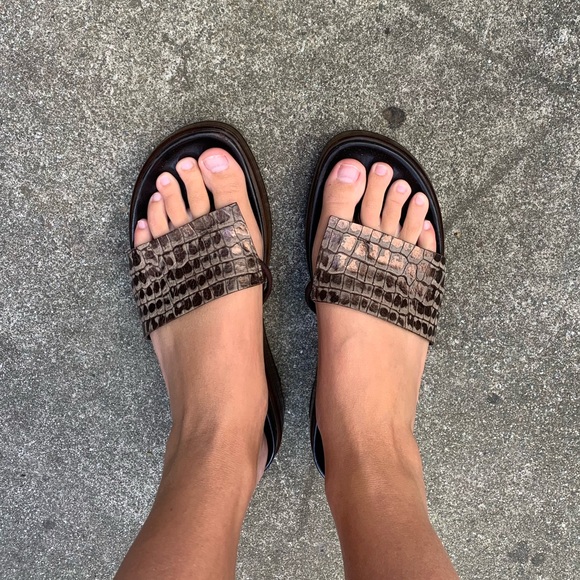 Donald J Pliner Fifi Slides - Picture 2 of 9